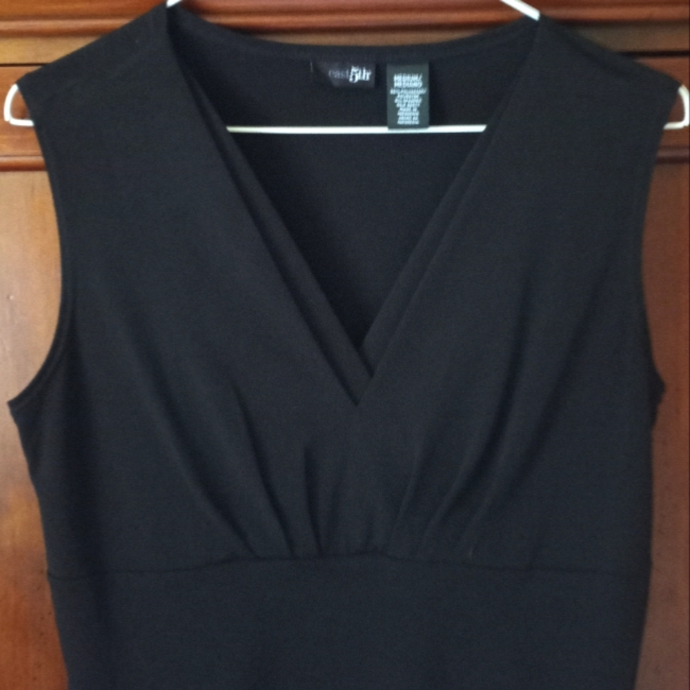 🦋East 5th vneck blouse🦋 - Picture 3 of 5
